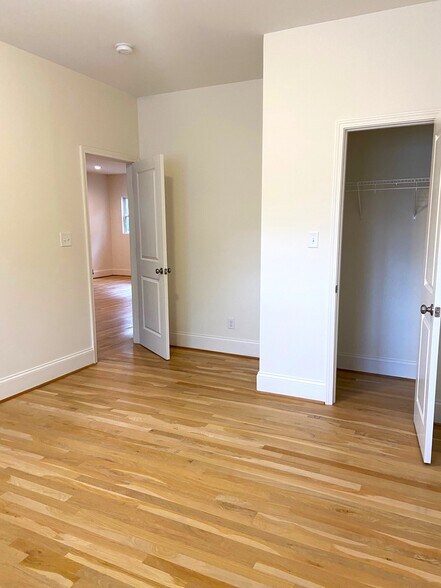 Building Photo - 529 10th Ave S