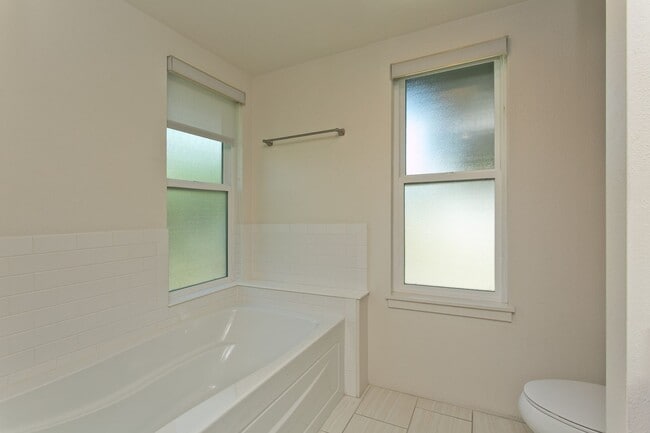 Building Photo - Wonderfully located - Three bedroom two ba...
