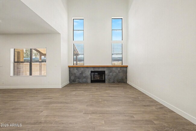 Building Photo - 2084 N Sunset Dr