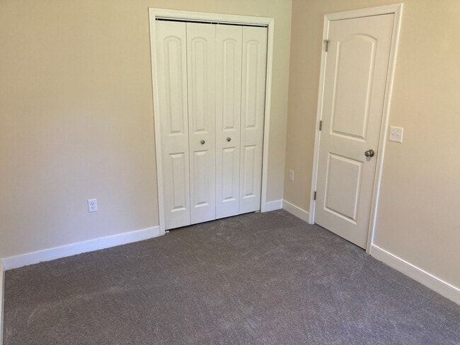 Building Photo - 351 Rolando Dr