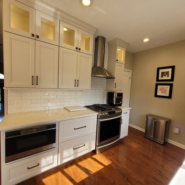 Building Photo - 4436 S King Dr