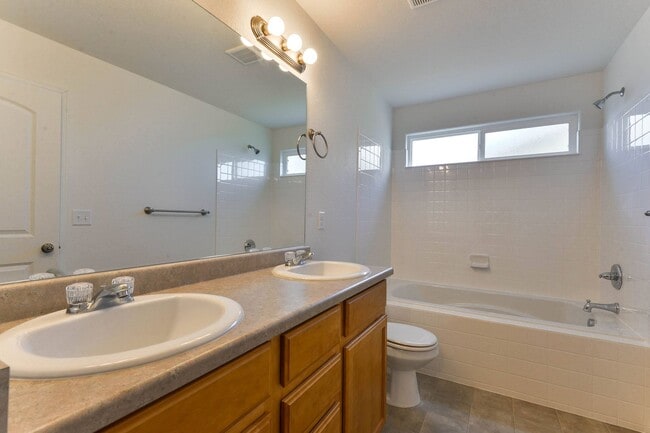 Building Photo - 476 Havenbrook Dr