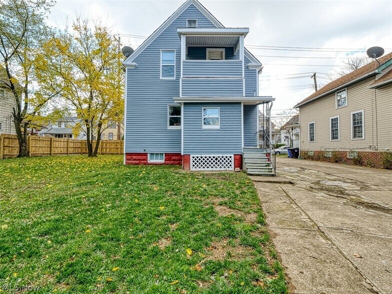 Building Photo - 3116 Searsdale Ave