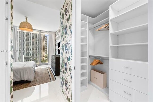 Building Photo - 300 Biscayne Blvd Way