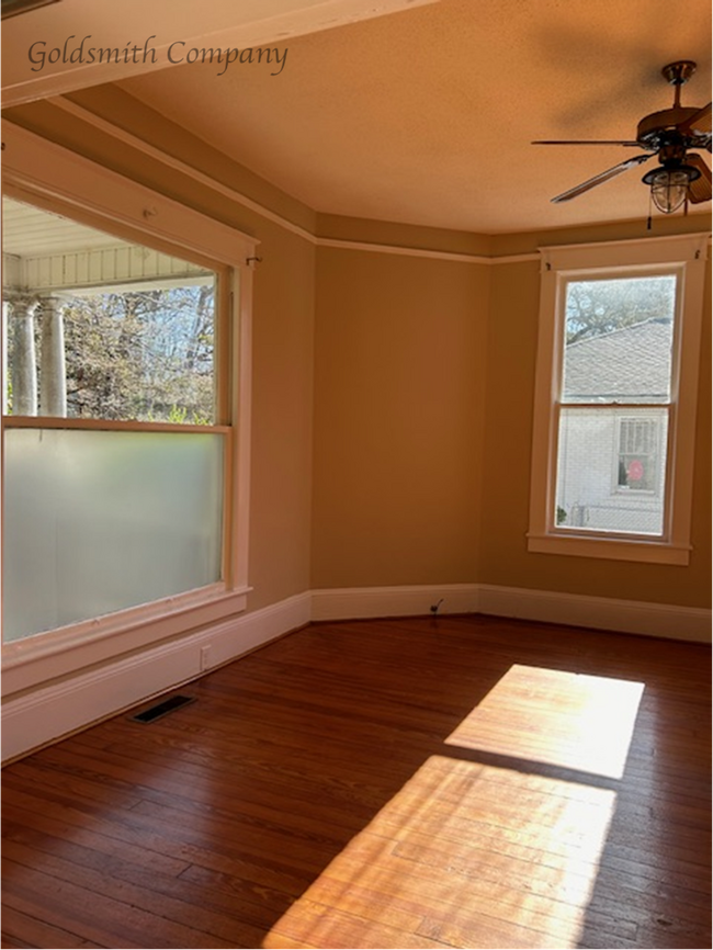 Building Photo - 224 E. Park Avenue # 1