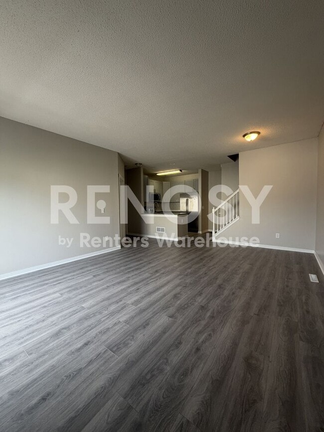 Building Photo - Available Now 3 Bedroom 2 Bath Townhouse in Woodbury