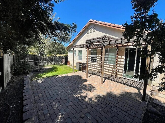 Building Photo - 9400 Trolio Way