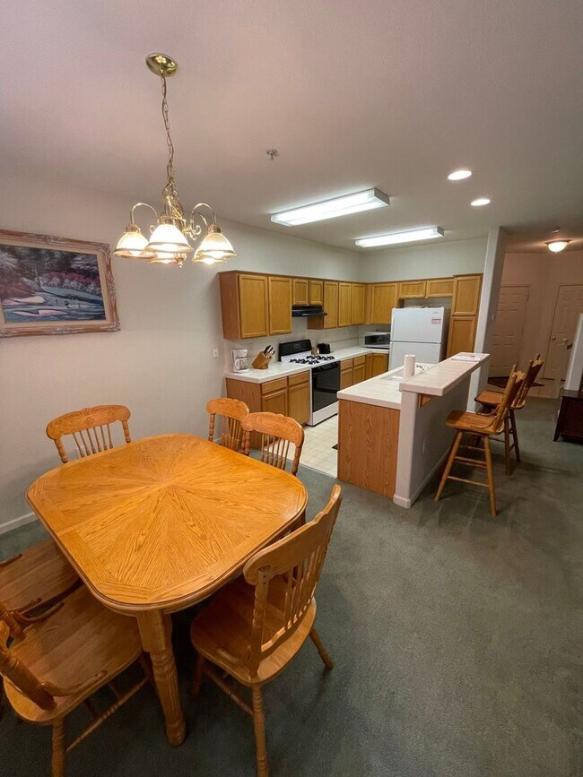 Building Photo - 6080 Ingleston Dr #1014