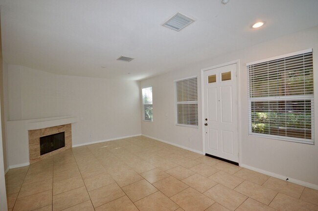 Building Photo - Charming 3-Bedroom Irvine Condo with Attac...