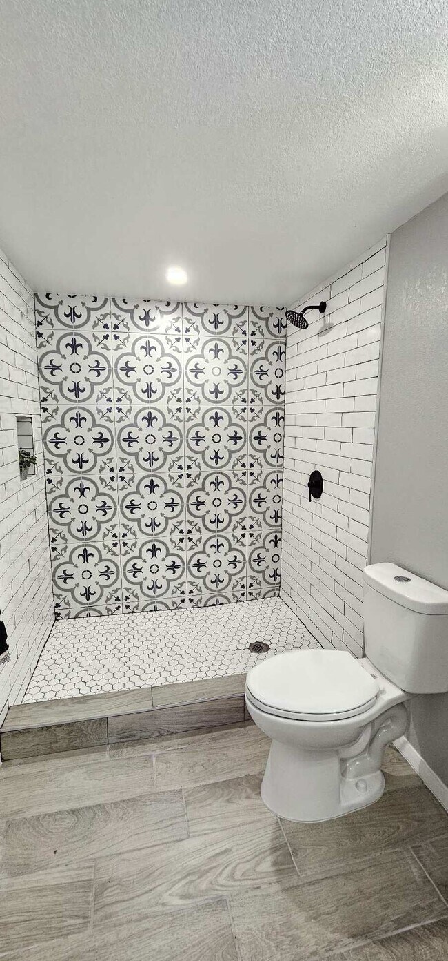 Building Photo - 458 Chapel Pl