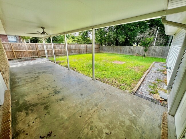 Building Photo - 87129 Golf Club Dr