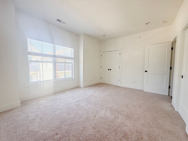 Building Photo - 3-Bedroom Townhome with Pool Access Near Downtown Cookeville