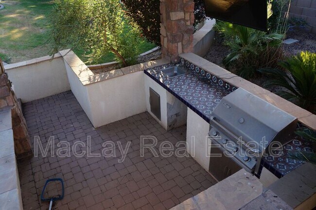 Building Photo - 2840 E Jade Pl