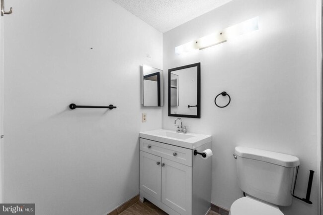 Building Photo - 71 Chambord Ct