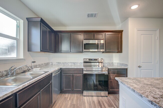 Building Photo - 6202 N Wayside Dr