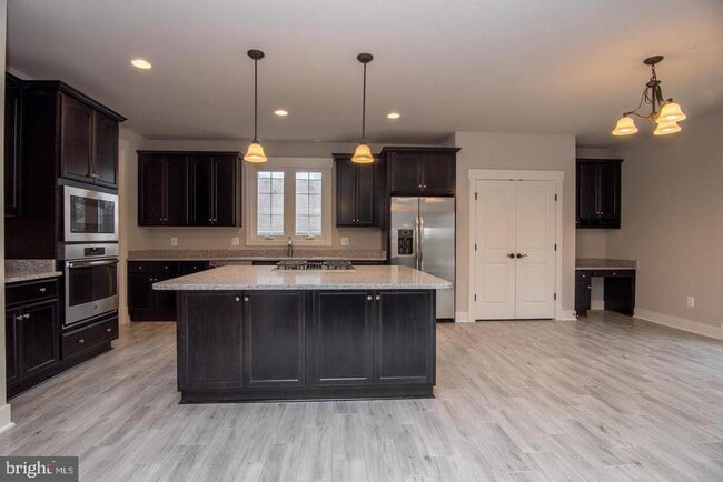 Building Photo - 6928 Regent Ln