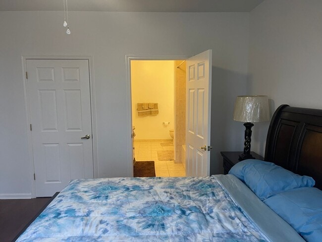Building Photo - Condo unit 2BR 2 Baths 55+ and older