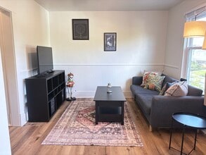 Building Photo - 426 Leonard St NE