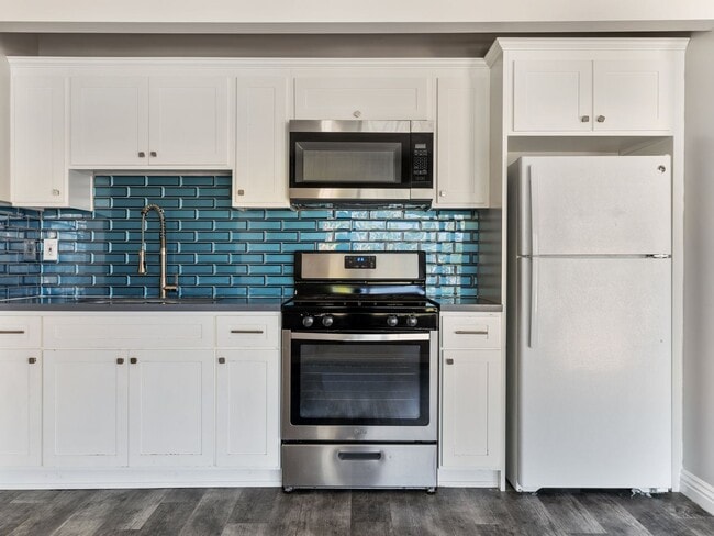 Interior Photo - 150-154 W Hillcrest Blvd