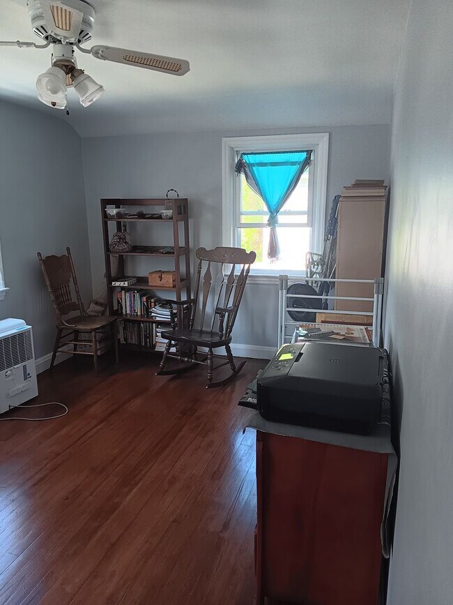 Building Photo - 2 Bedroom, 1 Bath Single Family Home on Cu...