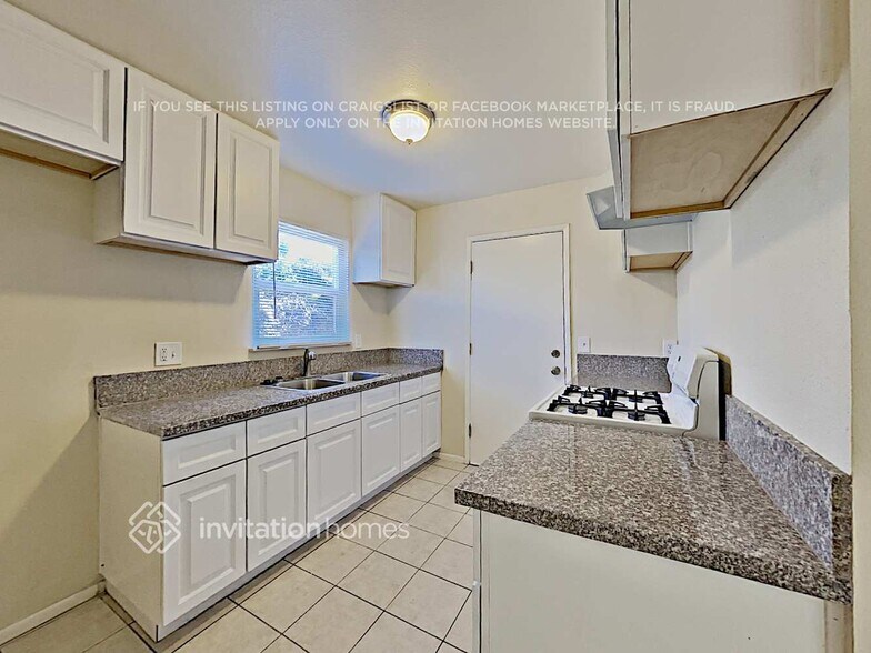 Building Photo - 4910 Verde Dr