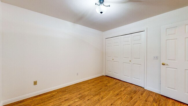Building Photo - 7971 Oakmont Dr