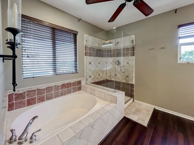 Building Photo - MUST SEE! Beautiful 3 bedroom + Loft + Office Space (or convert to 4th bedroom) + Large Backyard ...