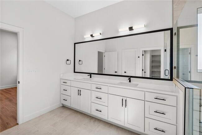 Building Photo - 1821 Peacock Rd