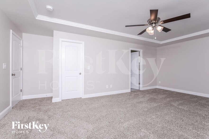 Building Photo - 499 Royal Oak Ln