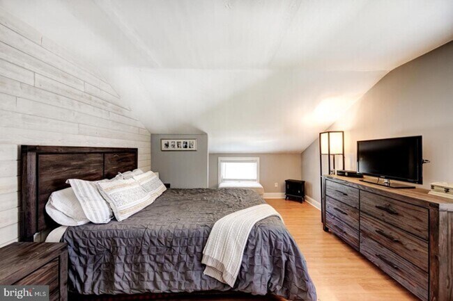 Building Photo - Charming Home in King of Prussia