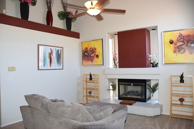 Building Photo - 8765 Country Pines Ave