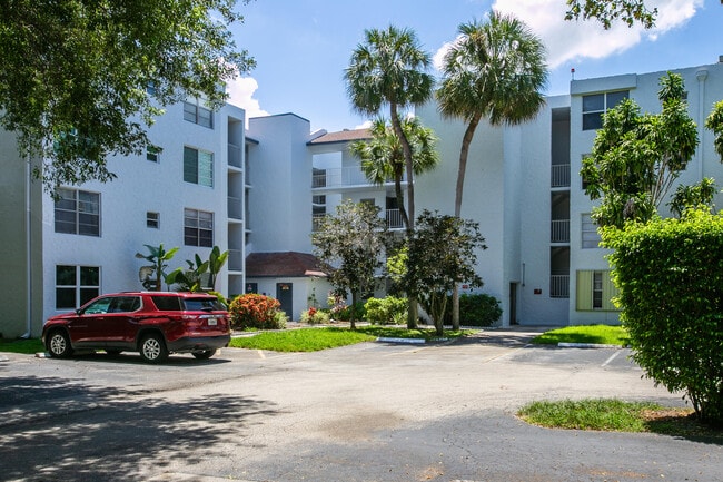 Building Photo - 9441 Live Oak Pl
