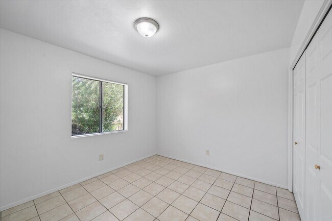 Building Photo - 3010 N Sparkman Blvd