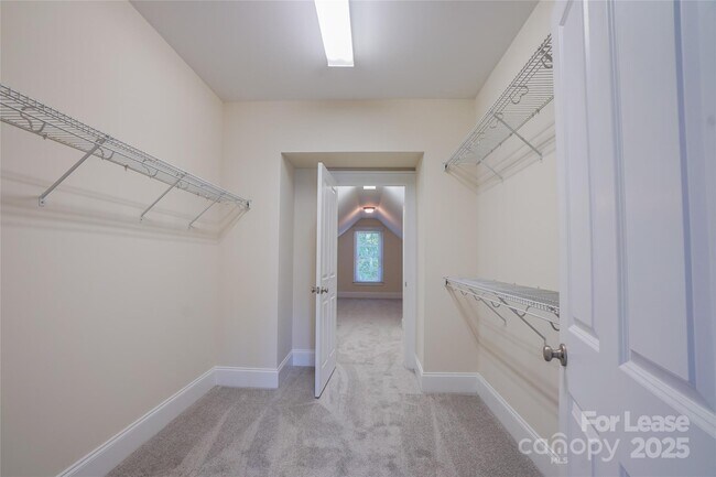 Building Photo - 509 Lees Ct St