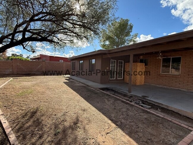 Building Photo - Four Bedroom Home Located in East Tucson Neighborhood