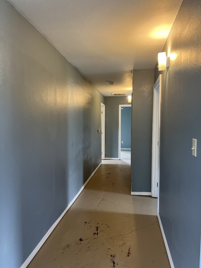 Building Photo - 5 Cypress Ave