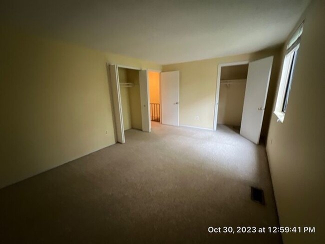 Building Photo - Olentangy Condominiums 2 Bedroom