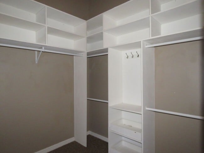 Building Photo - Townhouse 3Bed 2.5 bath Avail June 6th, 2025