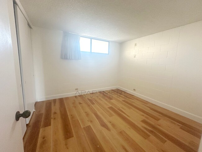 Building Photo - FANTASTIC MAKIKI 1 BD / 1 BA / 1 PKG! CENT...