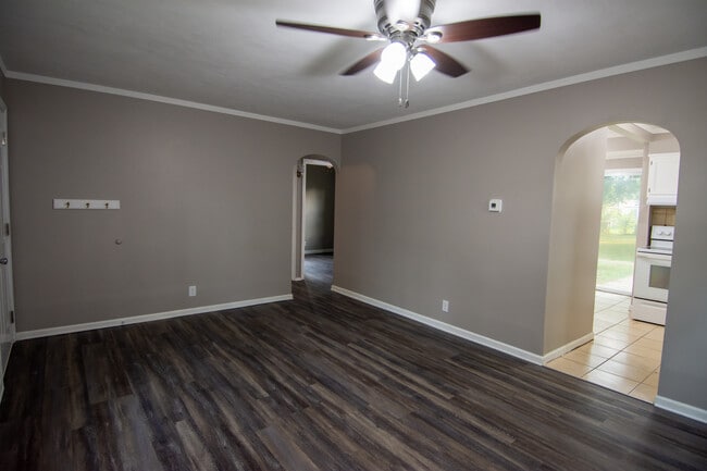 Building Photo - 2802 S Crawford St