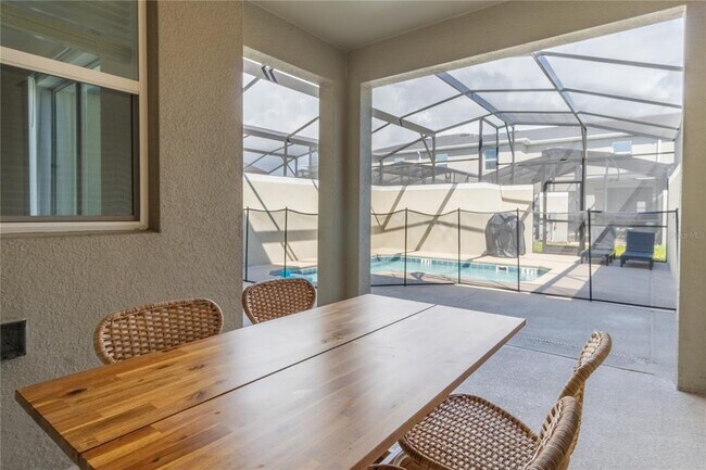 Building Photo - 2705 Scrapbook St