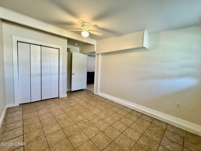 Building Photo - 106 N El Centro Blvd