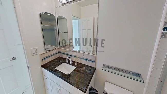 Building Photo - 2Bd 2Ba Spacious Newport Bay Front Condo