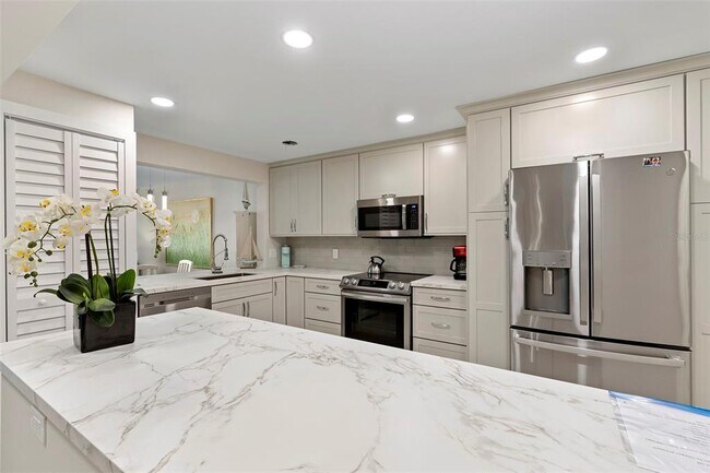 Building Photo - 6500 Sunset Way