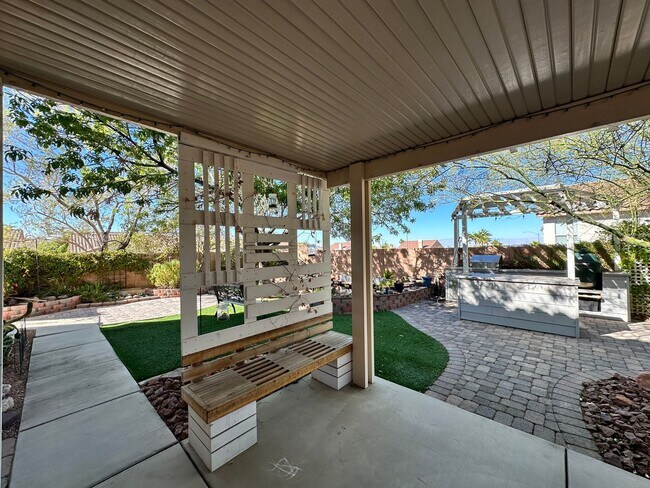 Building Photo - Furnished Home in Henderson