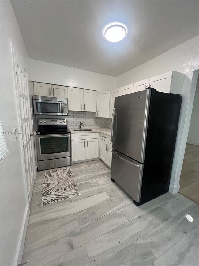 Building Photo - 6701 NE Miami Pl