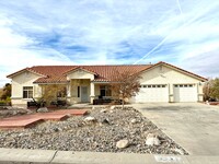 Building Photo - Spacious 3 Bedroom Home in Kingman Foothil...