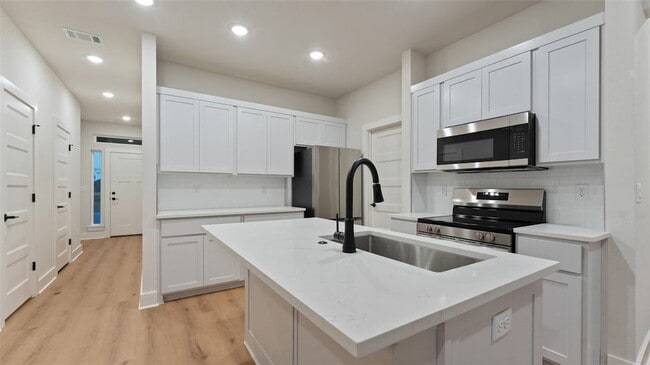 Building Photo - 1851 Lapis Ave