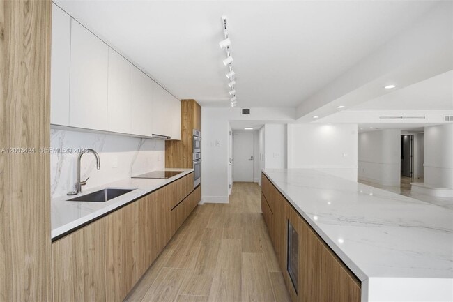 Building Photo - 600 Grapetree Dr