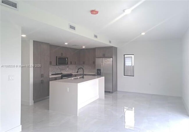 Building Photo - 1373 NW 1st St